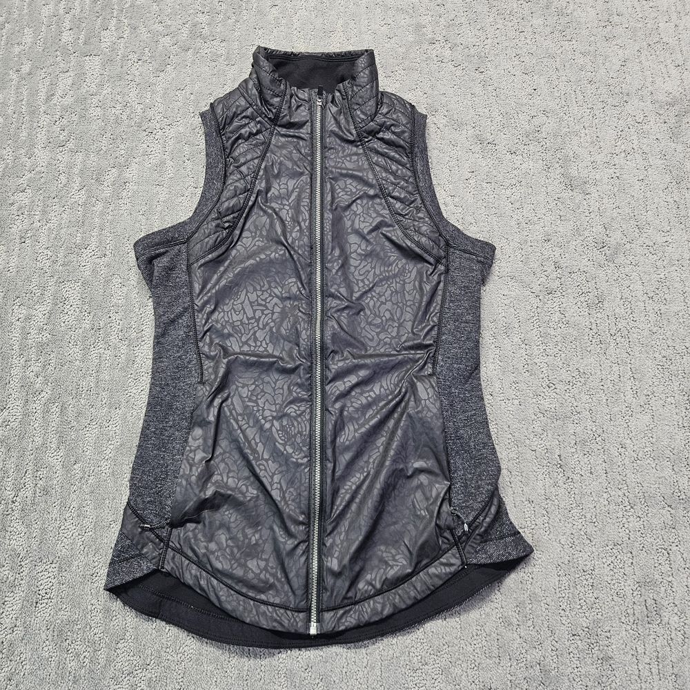 Lululemon Rebel Runner Vest Women Size 6 Black‎ Floral Embossed Full Zip Pockets